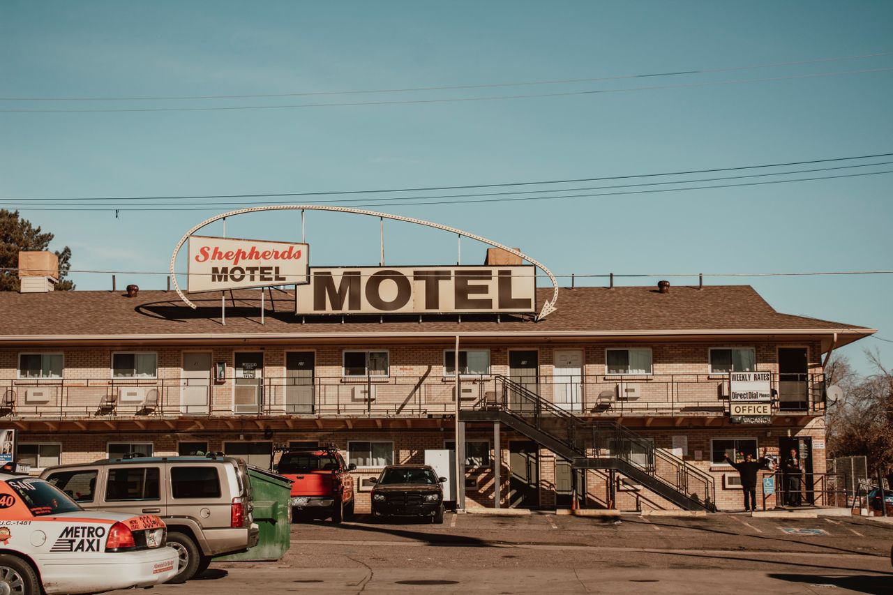 Hotel & Motel 